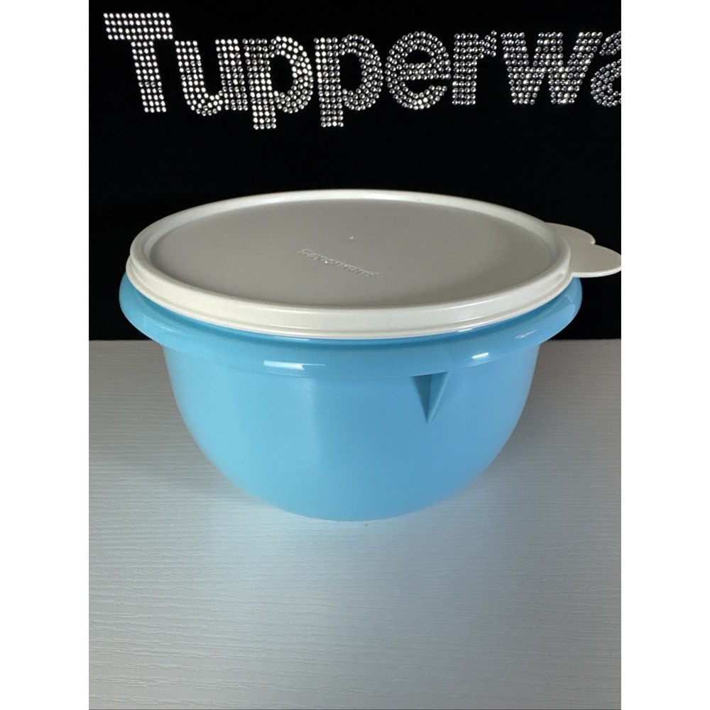 Tupperware Ultimate Mixing Bowl Flat Bottom 1.9L  / 8 Cup Light Blue New ,